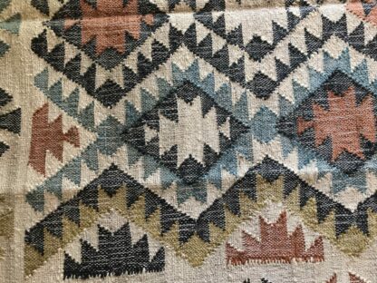 Navaho Rug 5x8’ - Image 4
